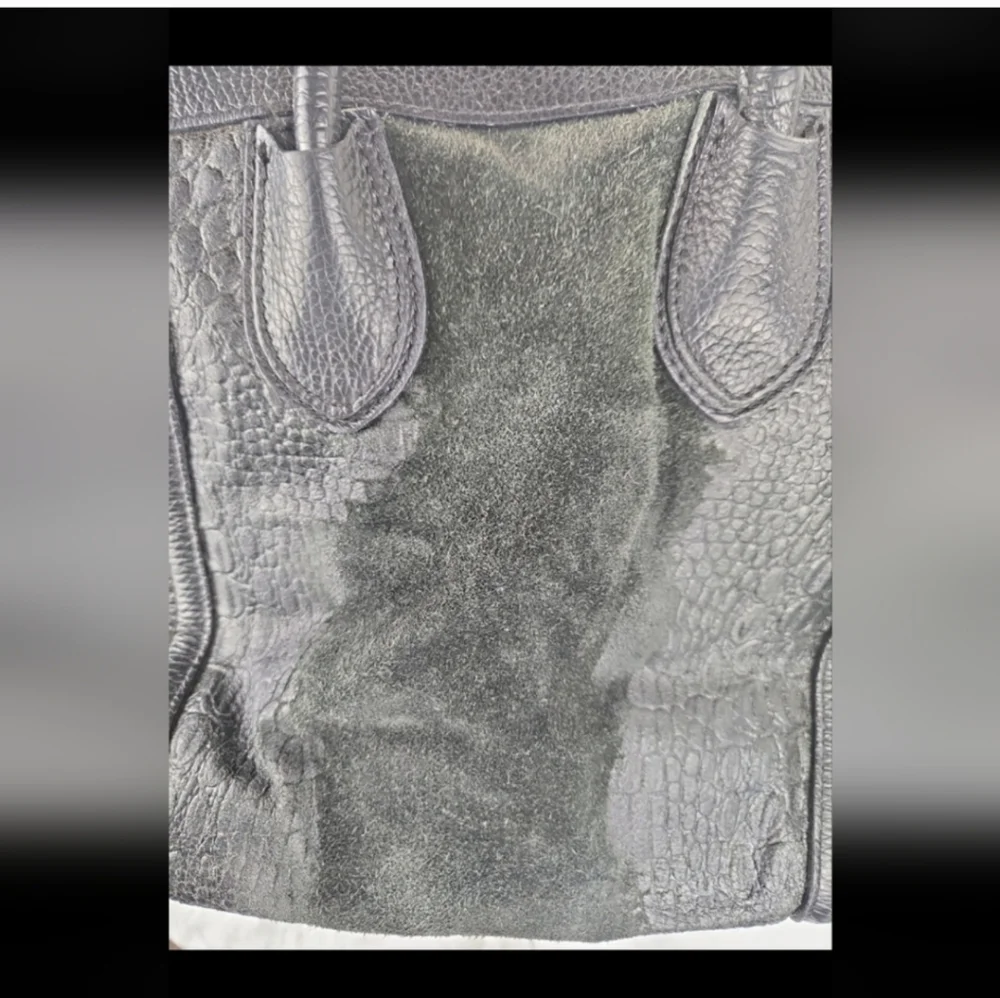 Chic Black Croc-Embossed Tote Bag - Picture 7 of 10